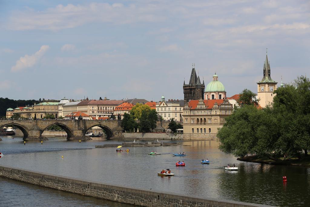 Hotel Mira Inn Praag Buitenkant foto