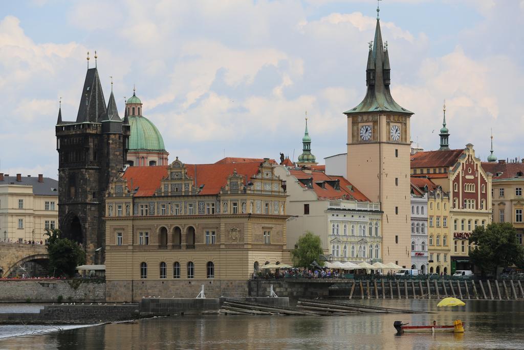 Hotel Mira Inn Praag Buitenkant foto