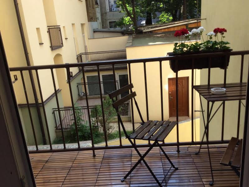 Hotel Mira Inn Praag Buitenkant foto