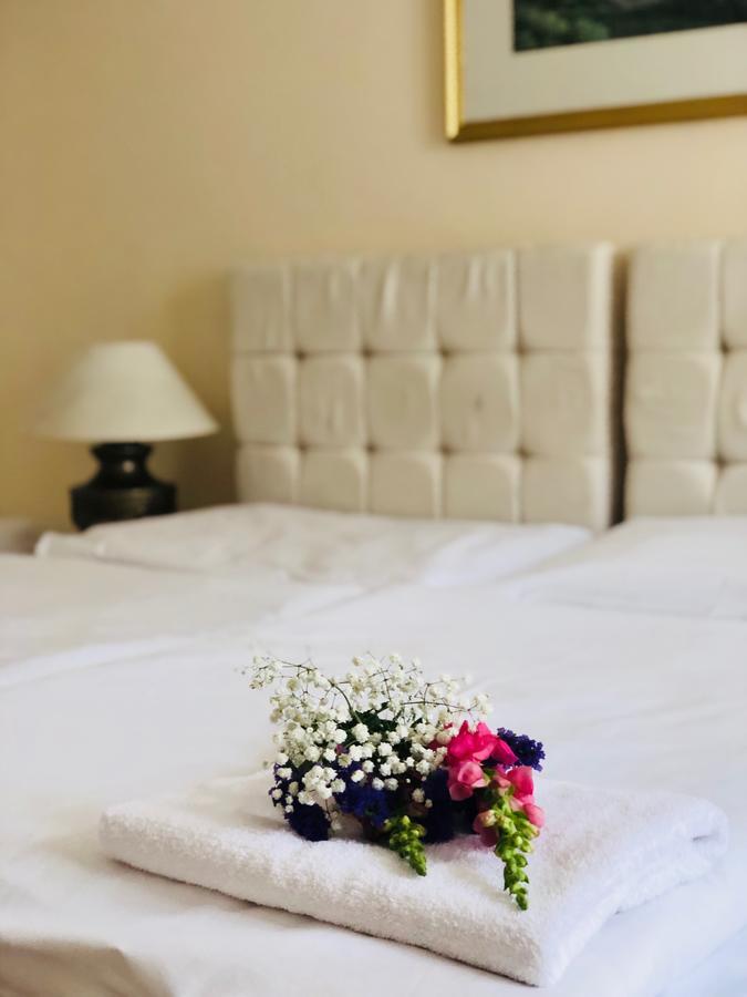 Hotel Mira Inn Praag Buitenkant foto