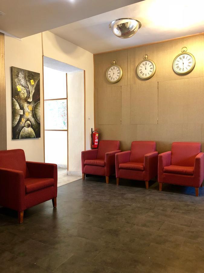 Hotel Mira Inn Praag Buitenkant foto
